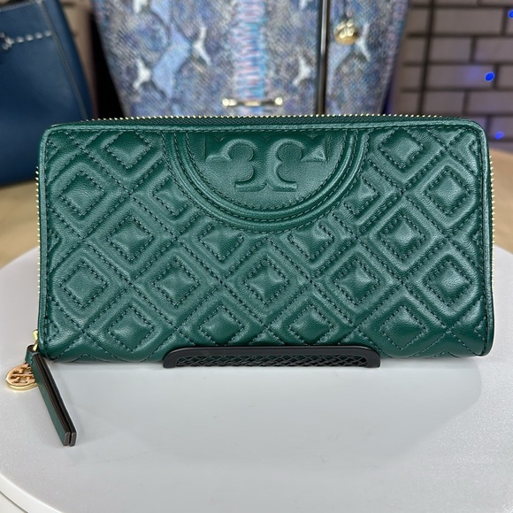 Tory Burch Handbags - 💥TORY BURCH - FLEMING ZIP CONTINENTAL WALLET - GK860
